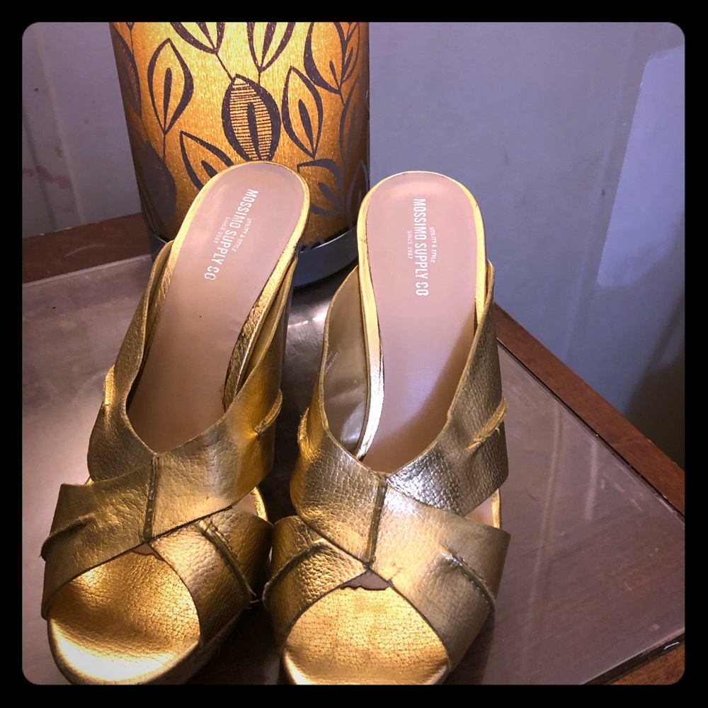 Gold slide in wedges